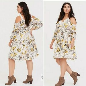 Nwt Torrid Ivory  Floral  Cold  Shoulder Skater Dress